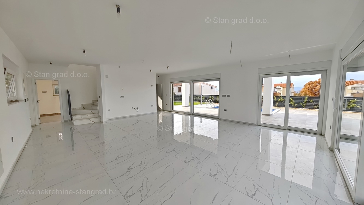 Malinska, moderna samostojna hiša z bazenom!