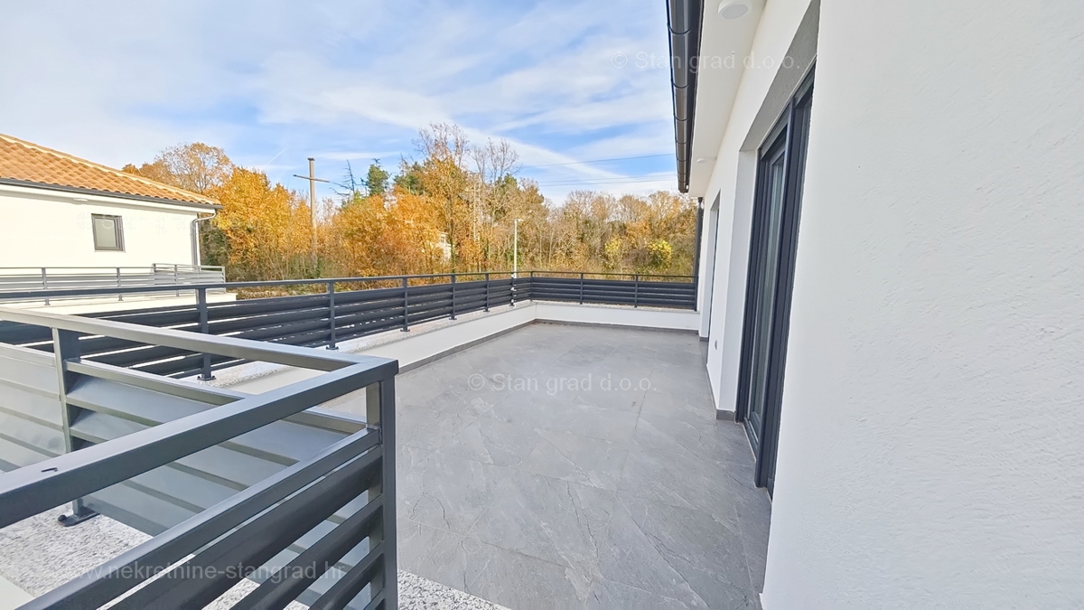 Malinska, moderna samostojna hiša z bazenom!