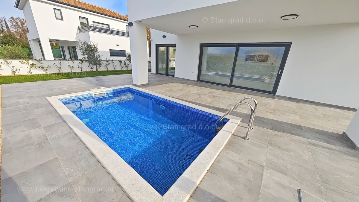 Malinska, moderna samostojna hiša z bazenom!