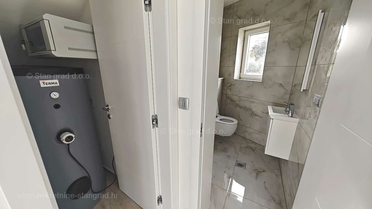 Malinska, moderna samostojna hiša z bazenom!