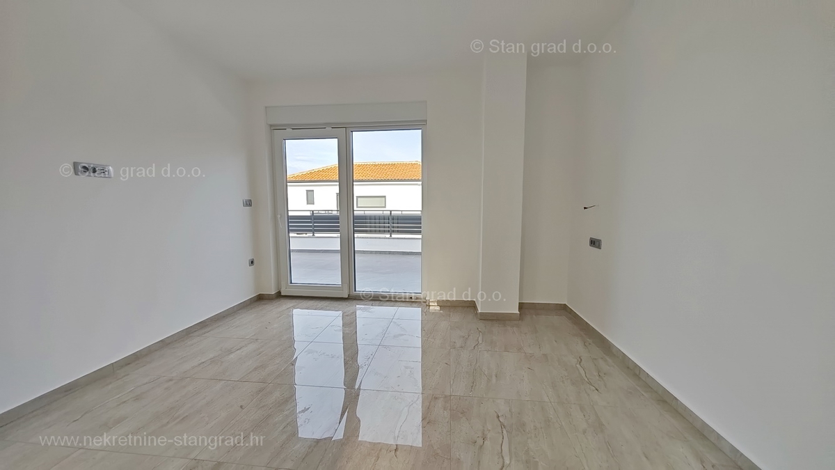 Malinska, moderna samostojna hiša z bazenom!