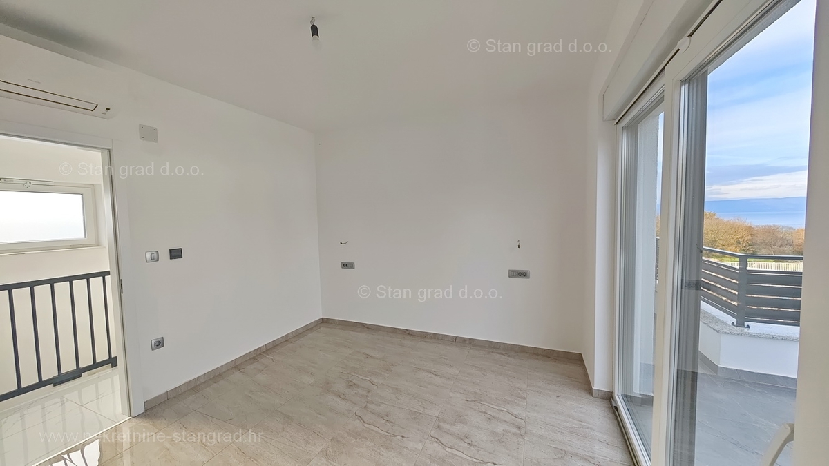 Malinska, moderna samostojna hiša z bazenom!