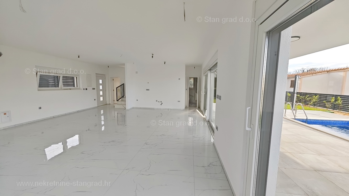 Malinska, moderna samostojna hiša z bazenom!