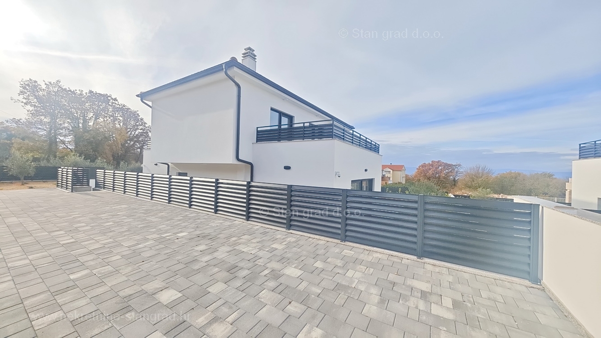 Malinska, moderna samostojna hiša z bazenom!