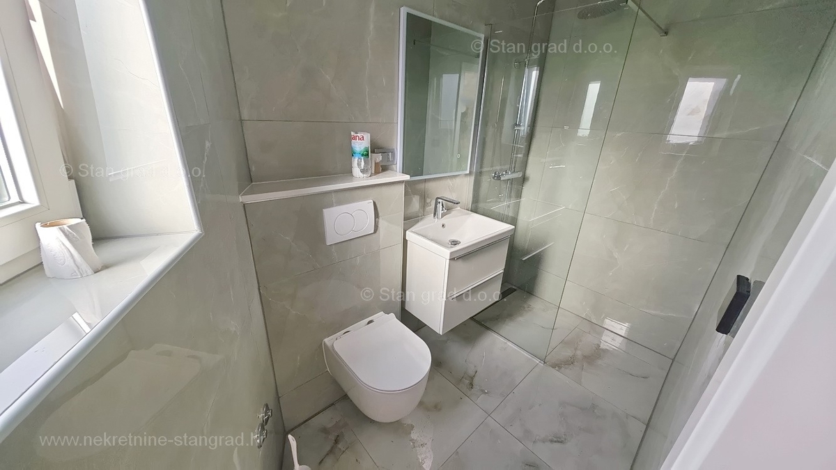 Malinska, moderna samostojna hiša z bazenom!