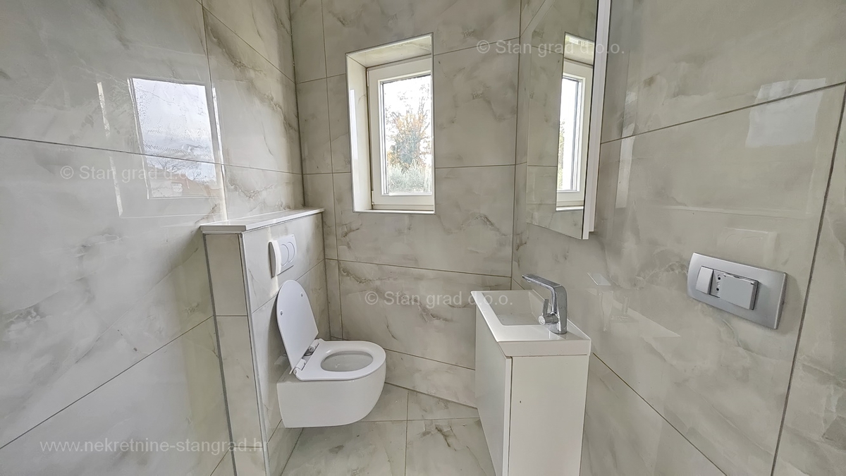 Malinska, moderna samostojna hiša z bazenom!