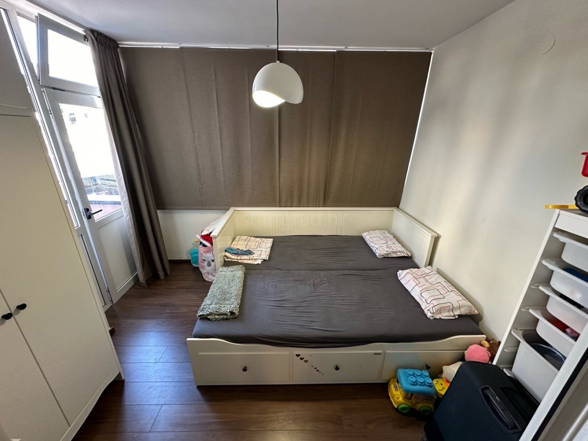 Mesto Krk, udobno opremljeno stanovanje z garažo!