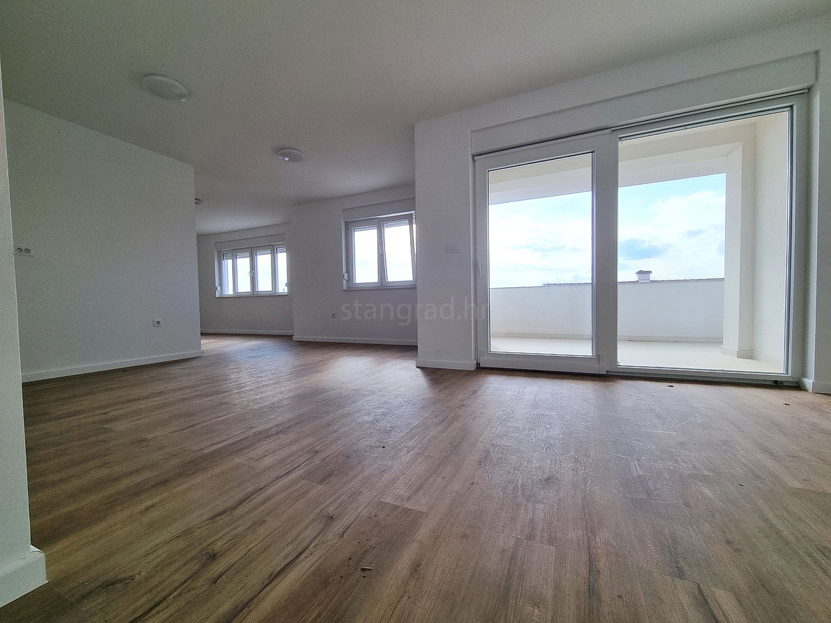 Crikvenica, prostorno stanovanje z razgledom na morje!