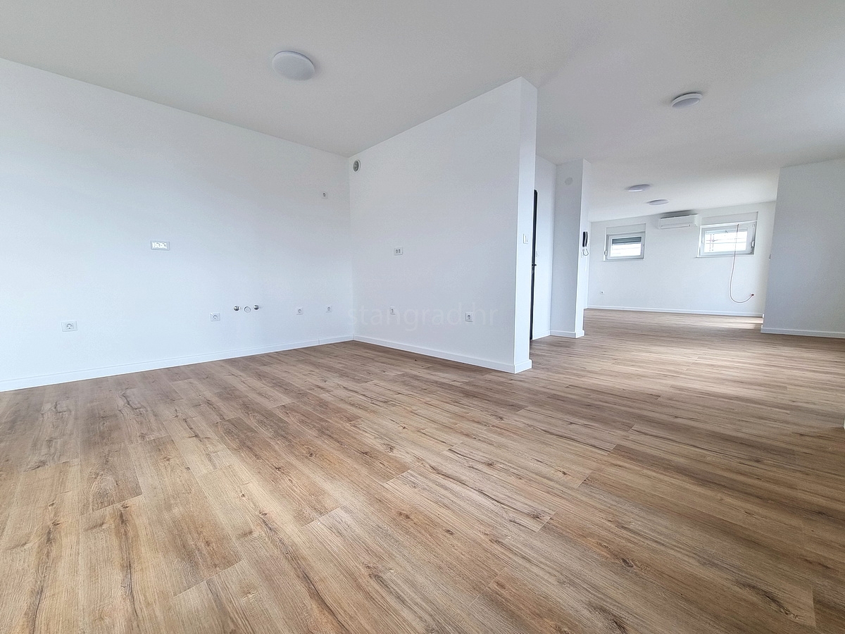 Crikvenica, prostorno stanovanje z razgledom na morje!