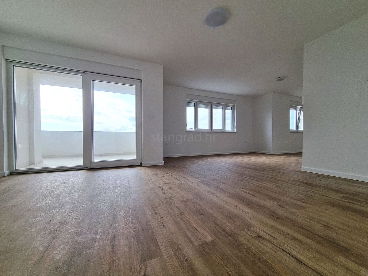 Crikvenica, prostorno stanovanje z razgledom na morje!