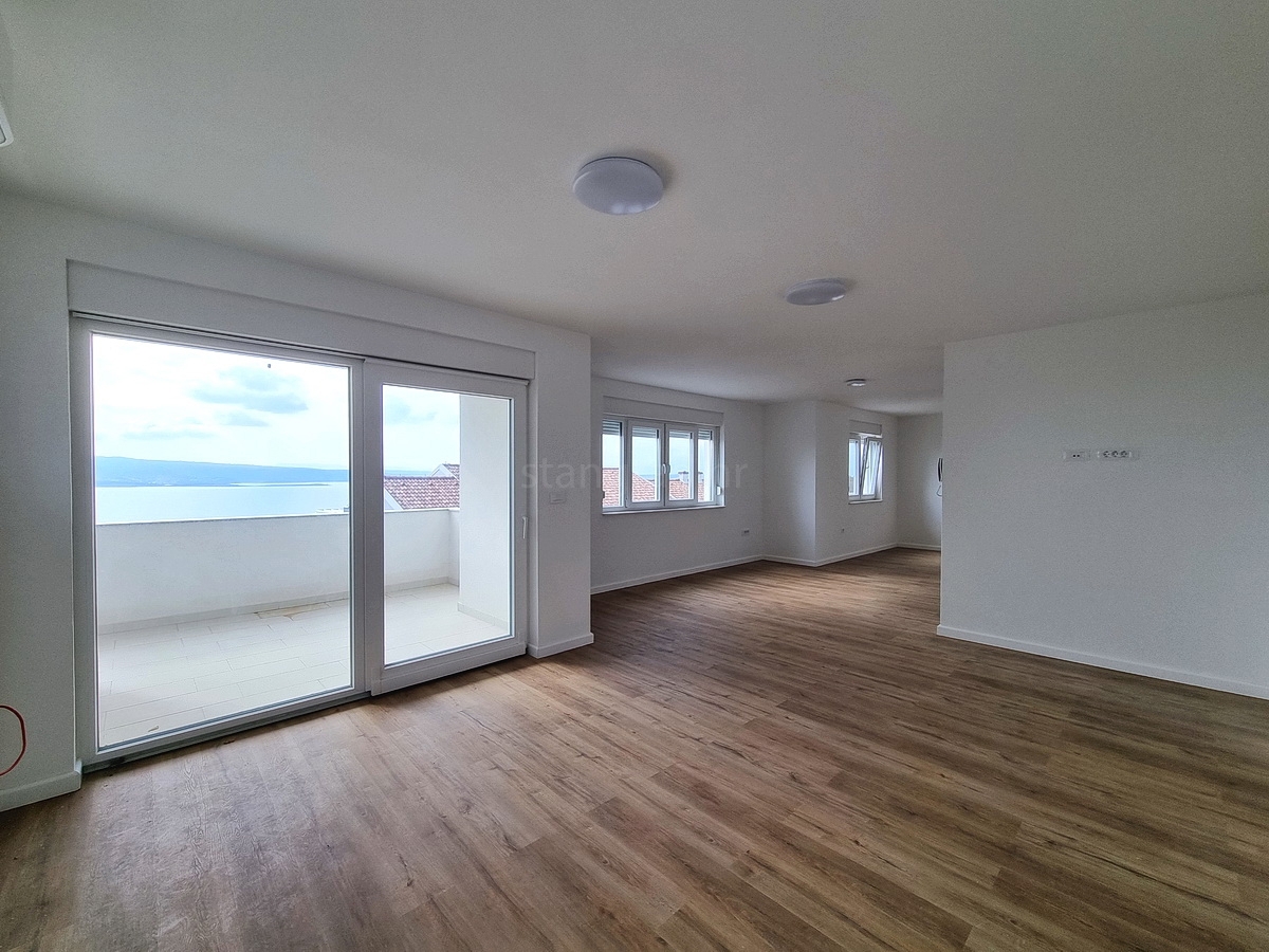 Crikvenica, prostorno stanovanje z razgledom na morje!