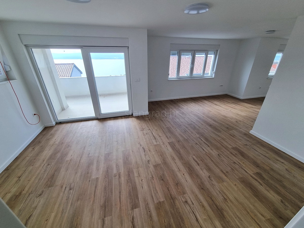 Crikvenica, prostorno stanovanje z razgledom na morje!