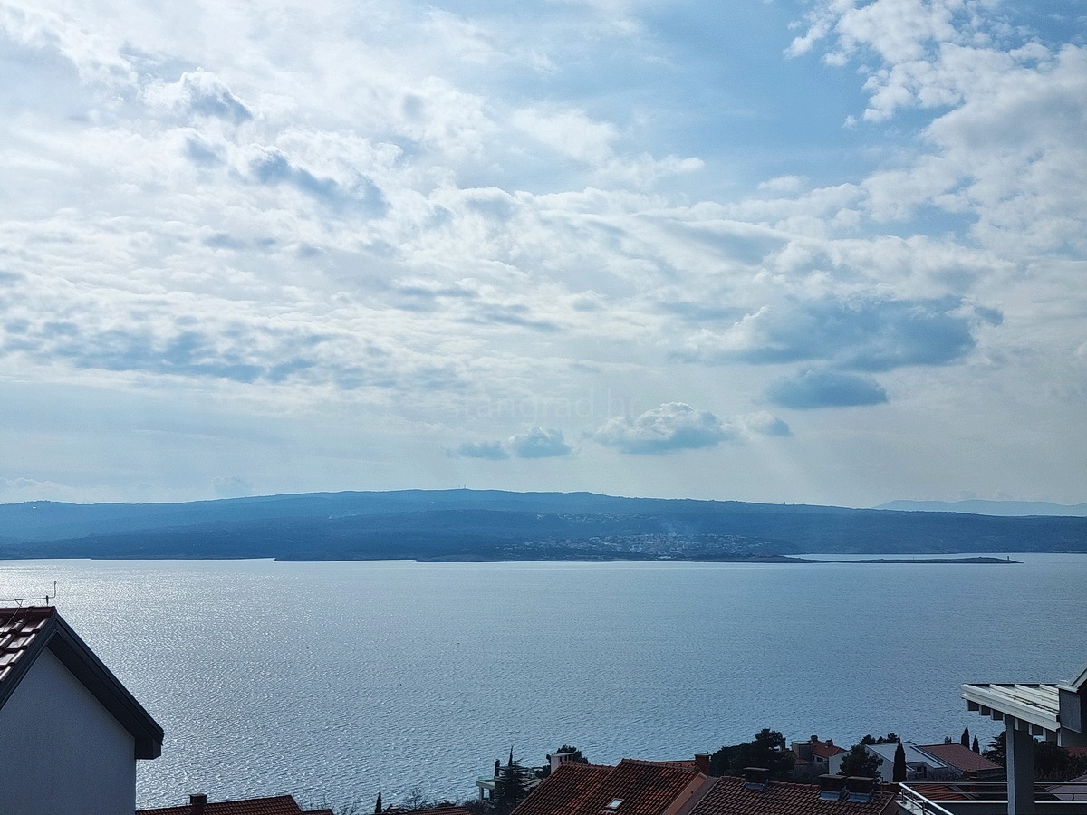 Crikvenica, prostorno stanovanje z razgledom na morje!