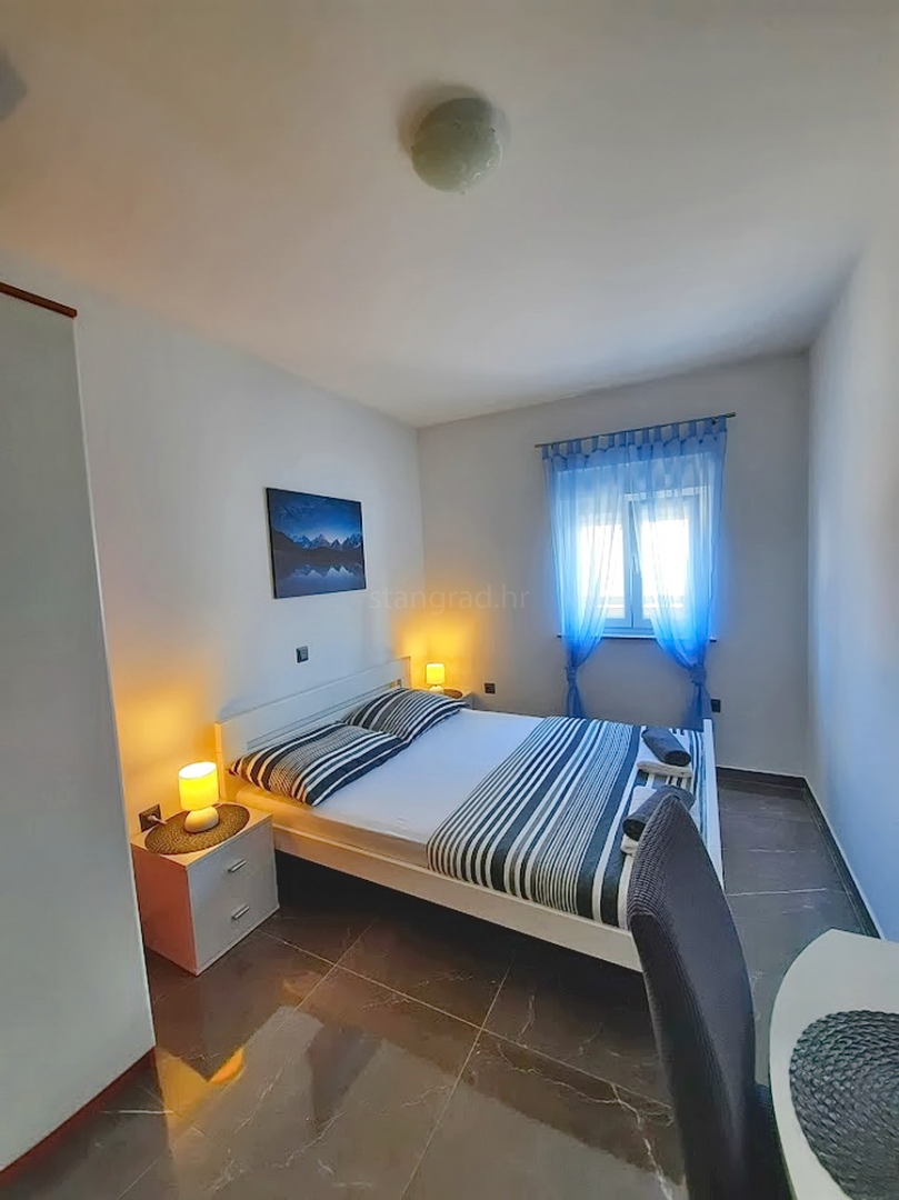 Okolica Vrbnika, samostojna hiša z bazenom!