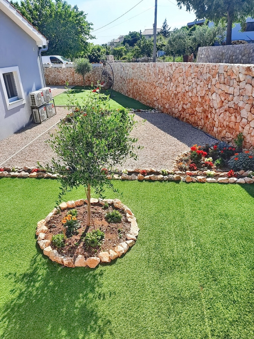 Okolica Vrbnika, samostojna hiša z bazenom!