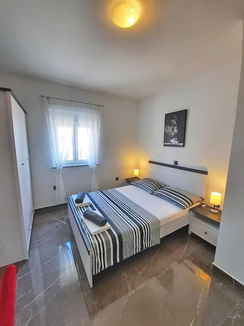 Okolica Vrbnika, samostojna hiša z bazenom!