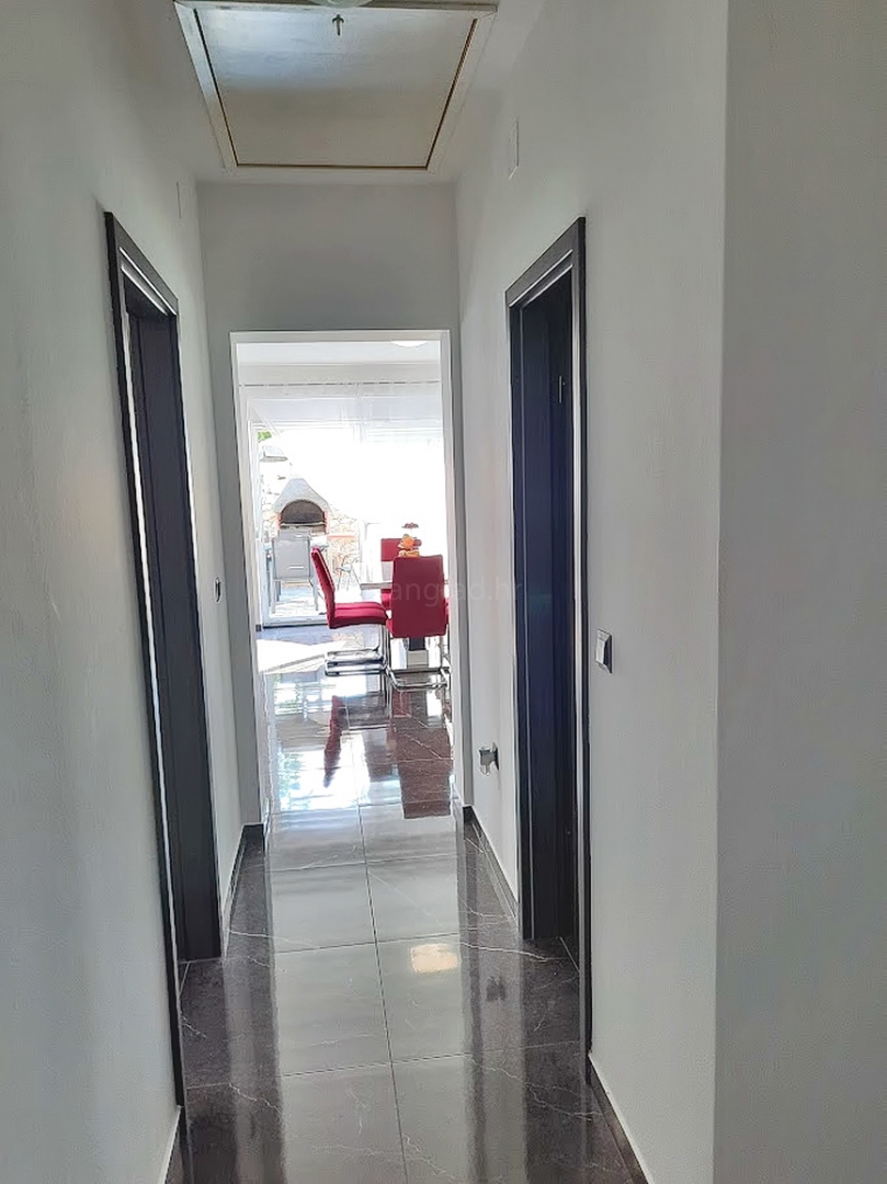 Okolica Vrbnika, samostojna hiša z bazenom!