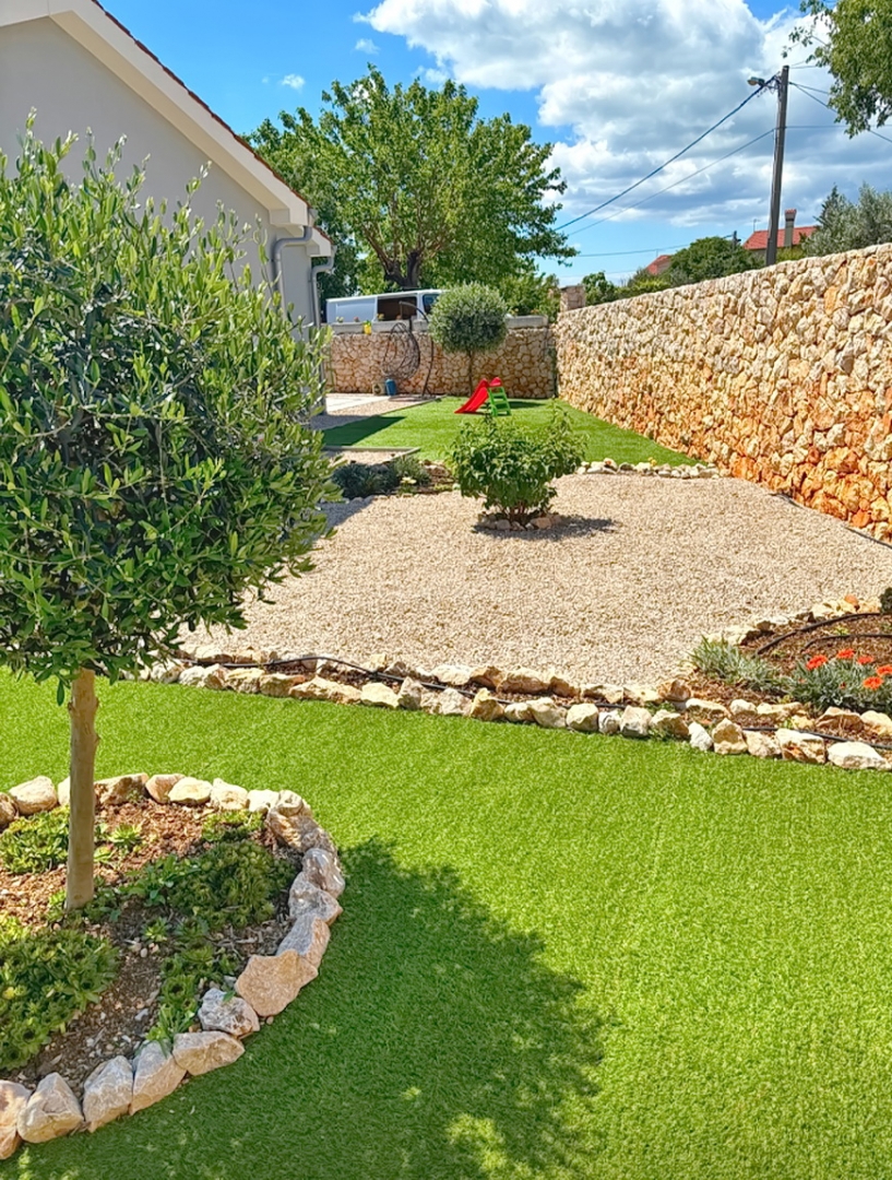 Okolica Vrbnika, samostojna hiša z bazenom!