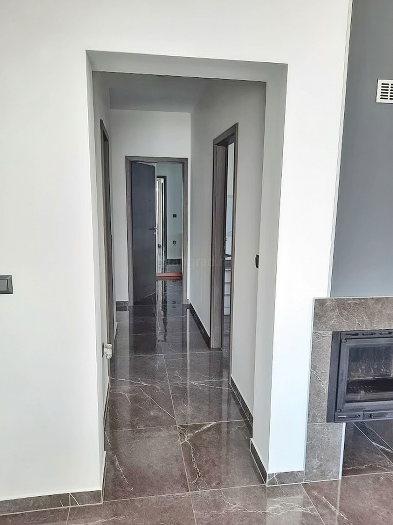 Okolica Vrbnika, samostojna hiša z bazenom!