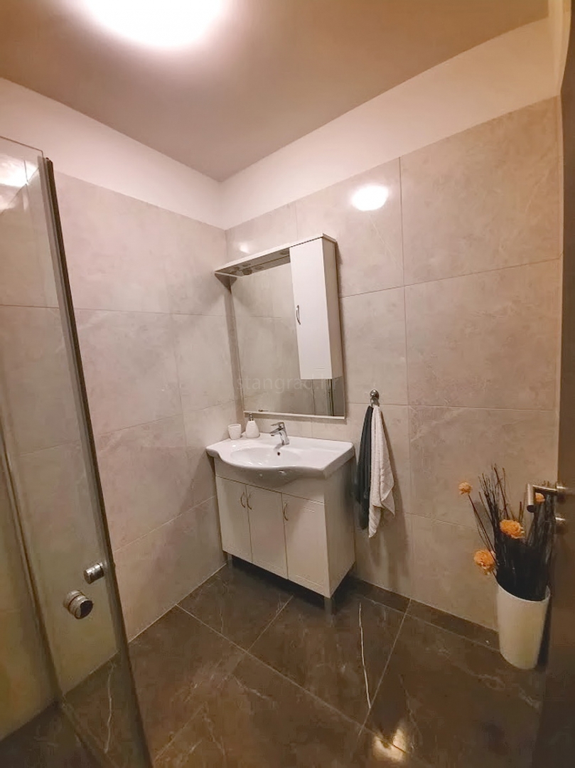 Okolica Vrbnika, samostojna hiša z bazenom!