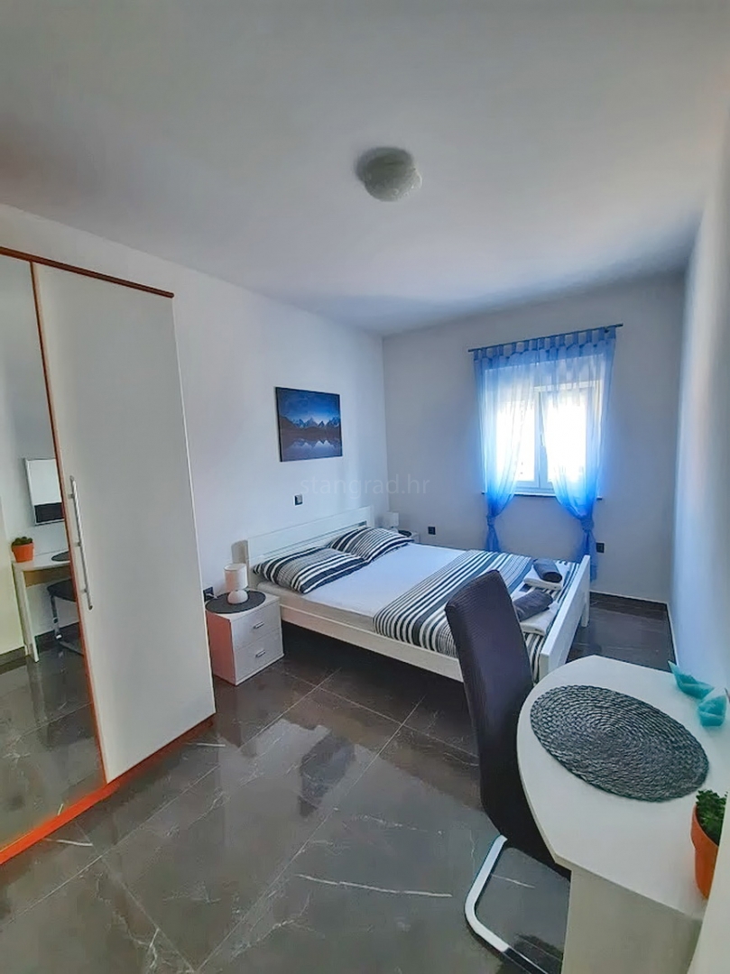 Okolica Vrbnika, samostojna hiša z bazenom!