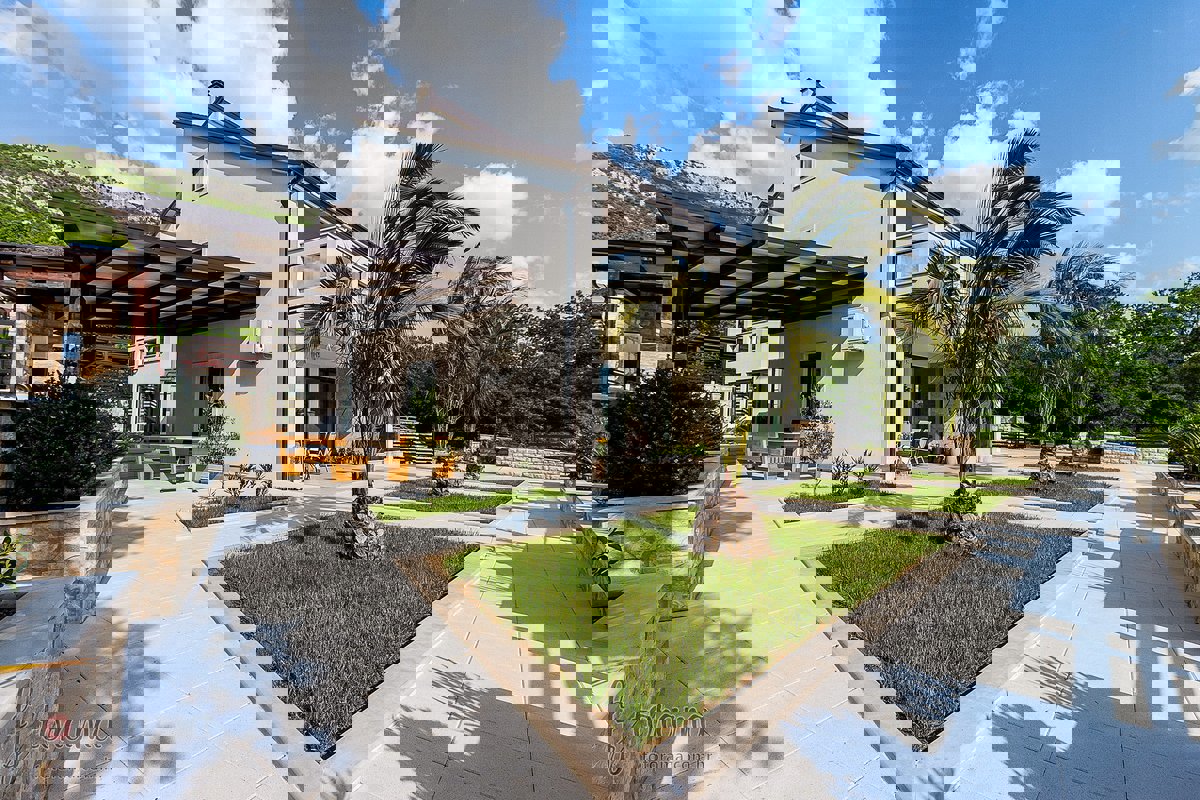 Crikvenica okolica, super-moderna luksuzna vila obdana z zelenjem