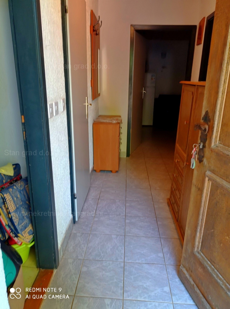 Uvala Soline, hiša dvojček z 2 apartmajema, PRODAJA!