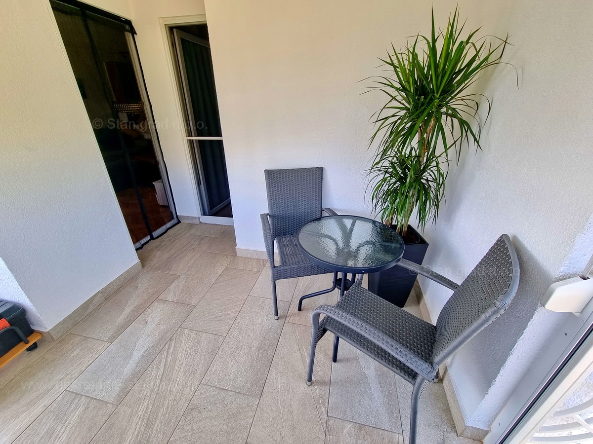Njivice, prodaja, prenovljen apartma blizu morja!