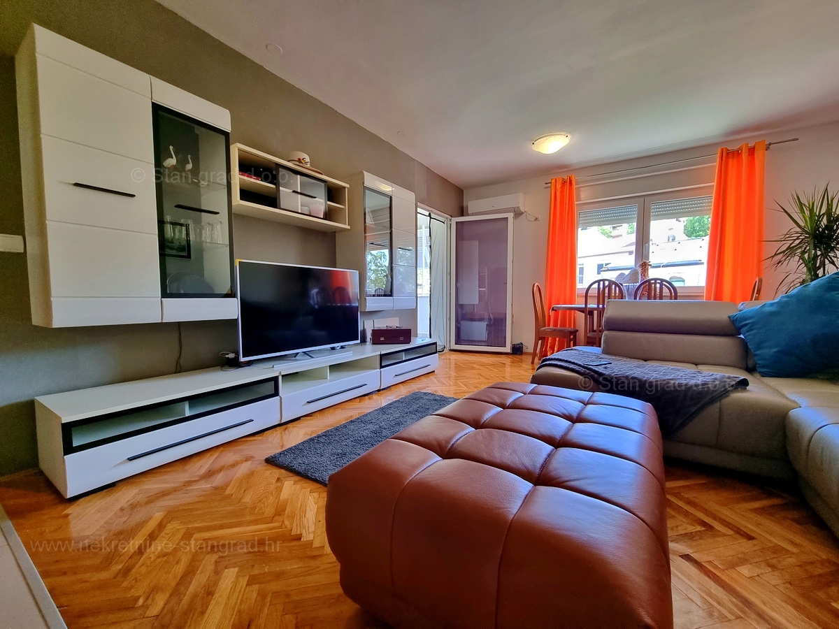 Njivice, prodaja, prenovljen apartma blizu morja!