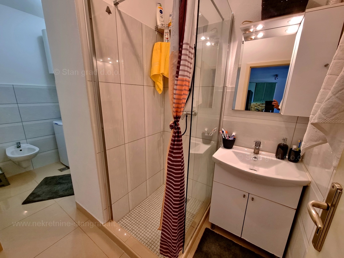 Njivice, prodaja, prenovljen apartma blizu morja!