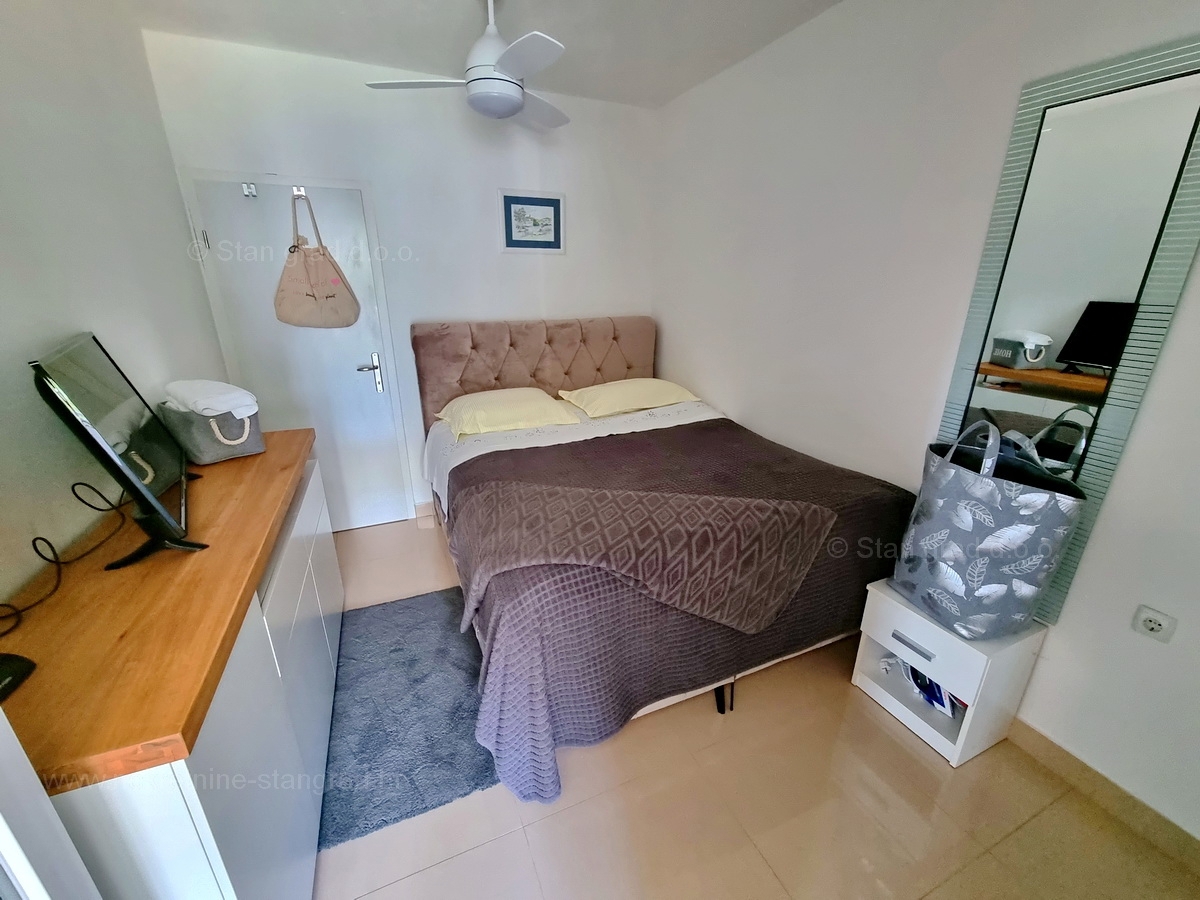Njivice, prodaja, prenovljen apartma blizu morja!