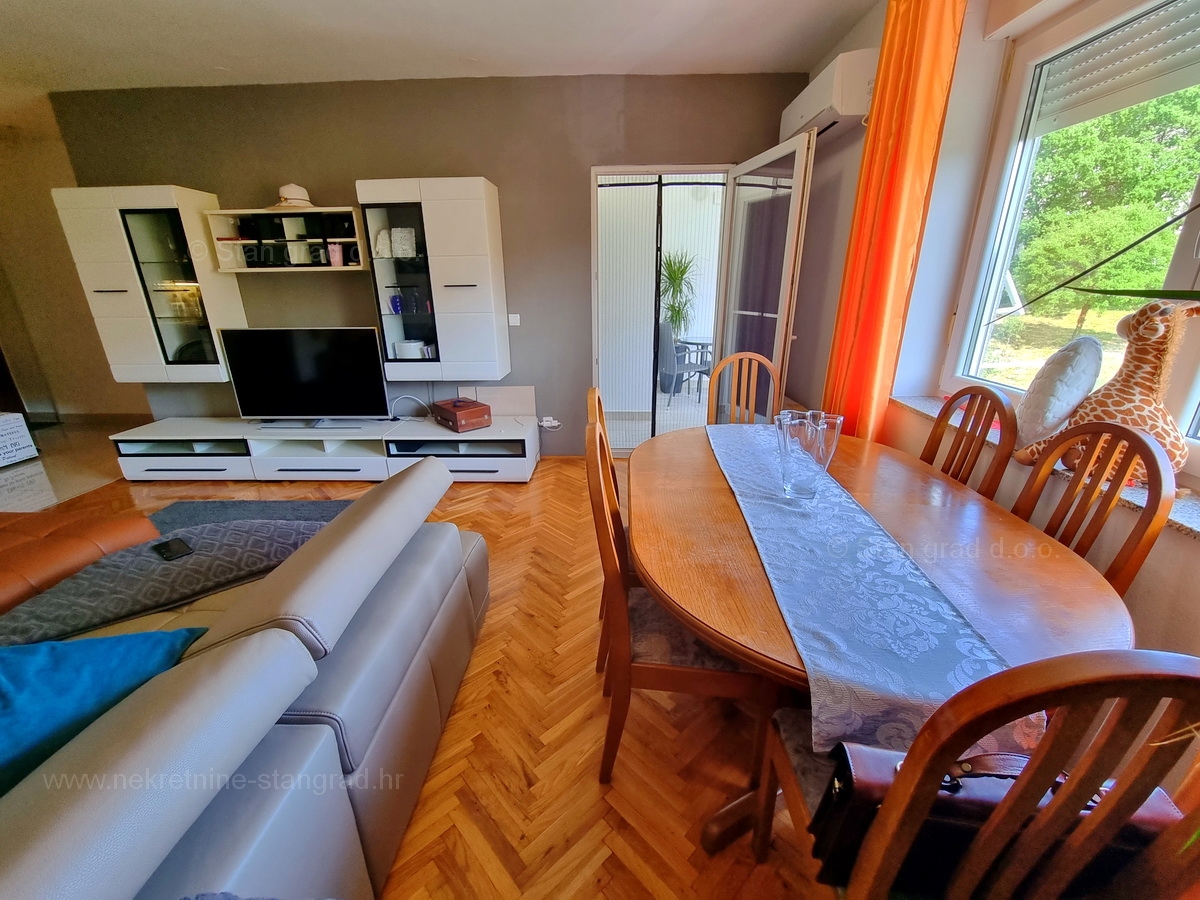 Njivice, prodaja, prenovljen apartma blizu morja!