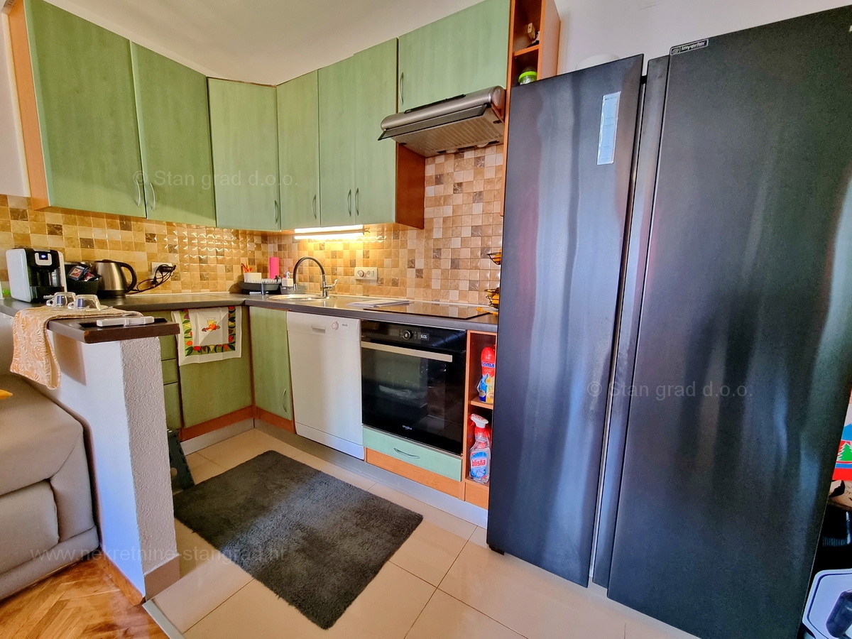 Njivice, prodaja, prenovljen apartma blizu morja!