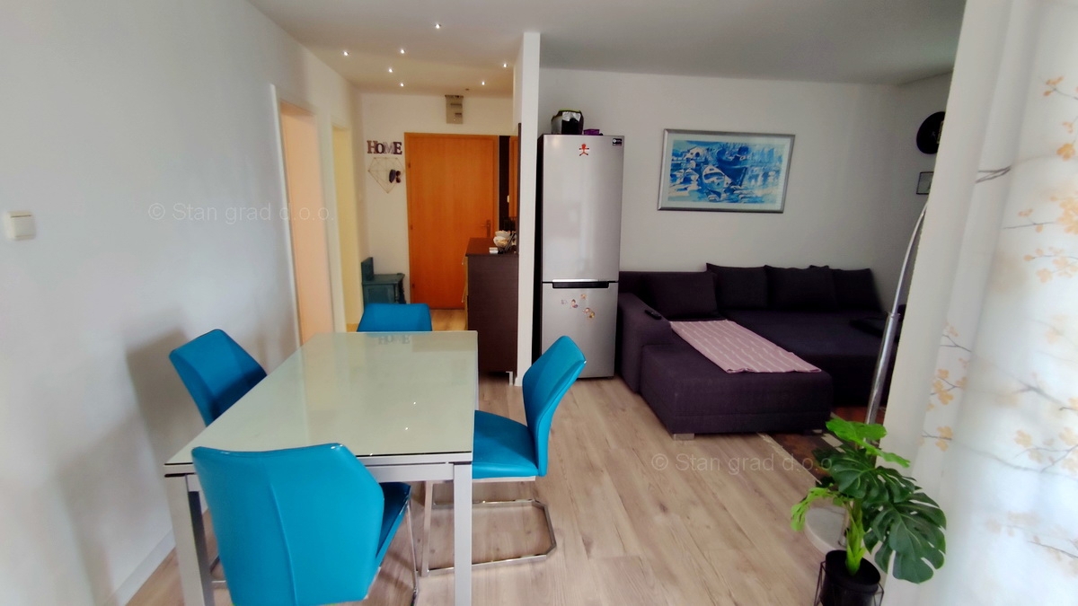 Otok Krk, Malinska, trisobni apartma v pritličju z vrtom, prodaja!