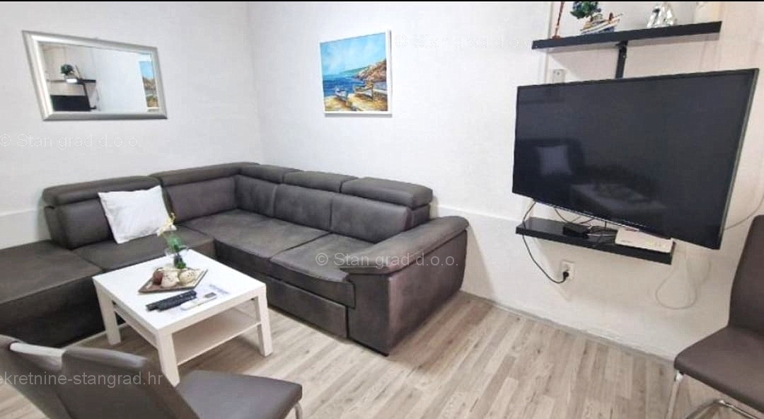 Crikvenica center, hiša z garsonjero 50 m od morja!