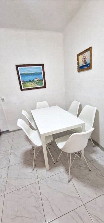 Crikvenica center, hiša z garsonjero 50 m od morja!