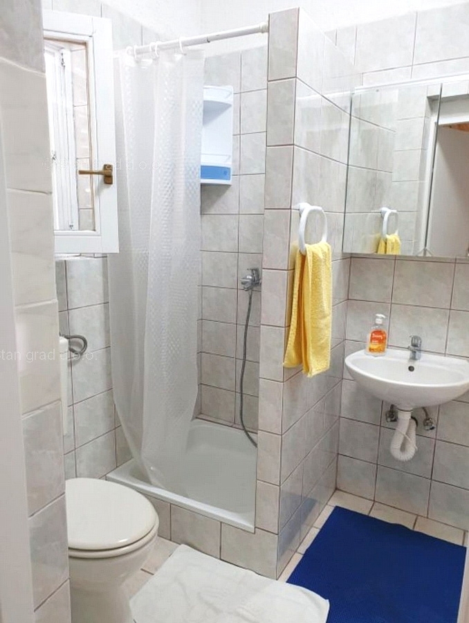 Crikvenica center, hiša z garsonjero 50 m od morja!