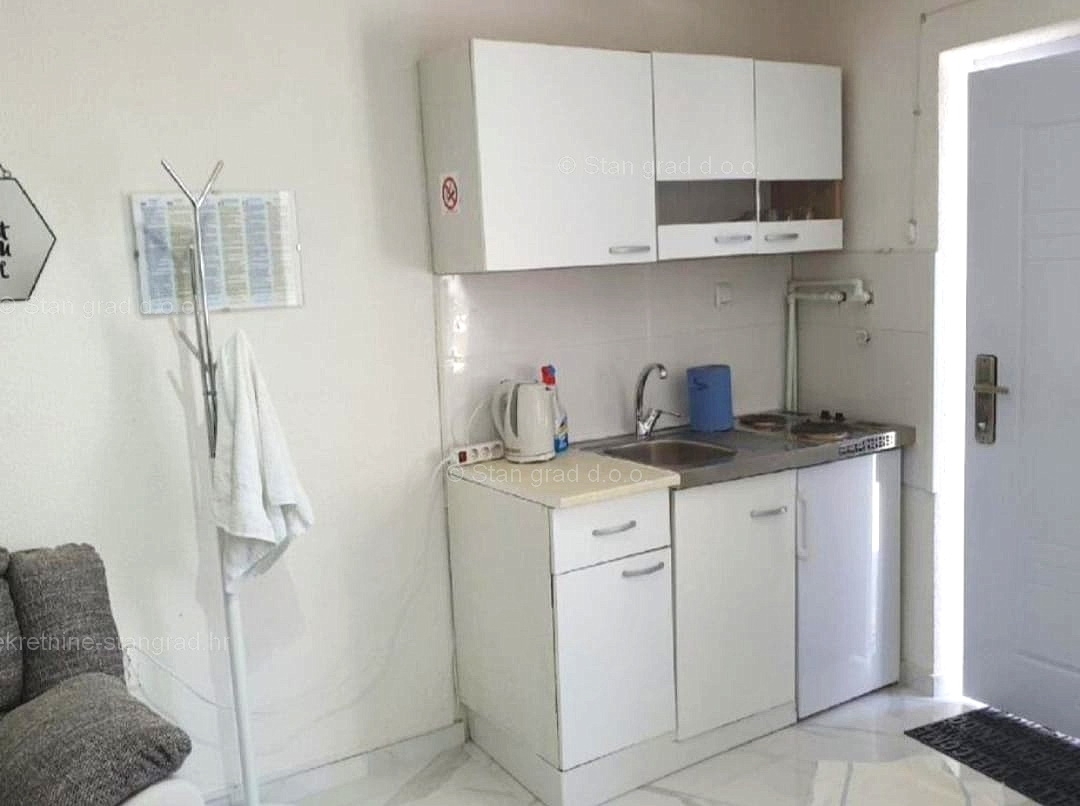 Crikvenica center, hiša z garsonjero 50 m od morja!