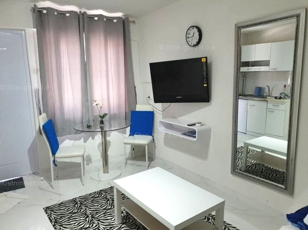 Crikvenica center, hiša z garsonjero 50 m od morja!