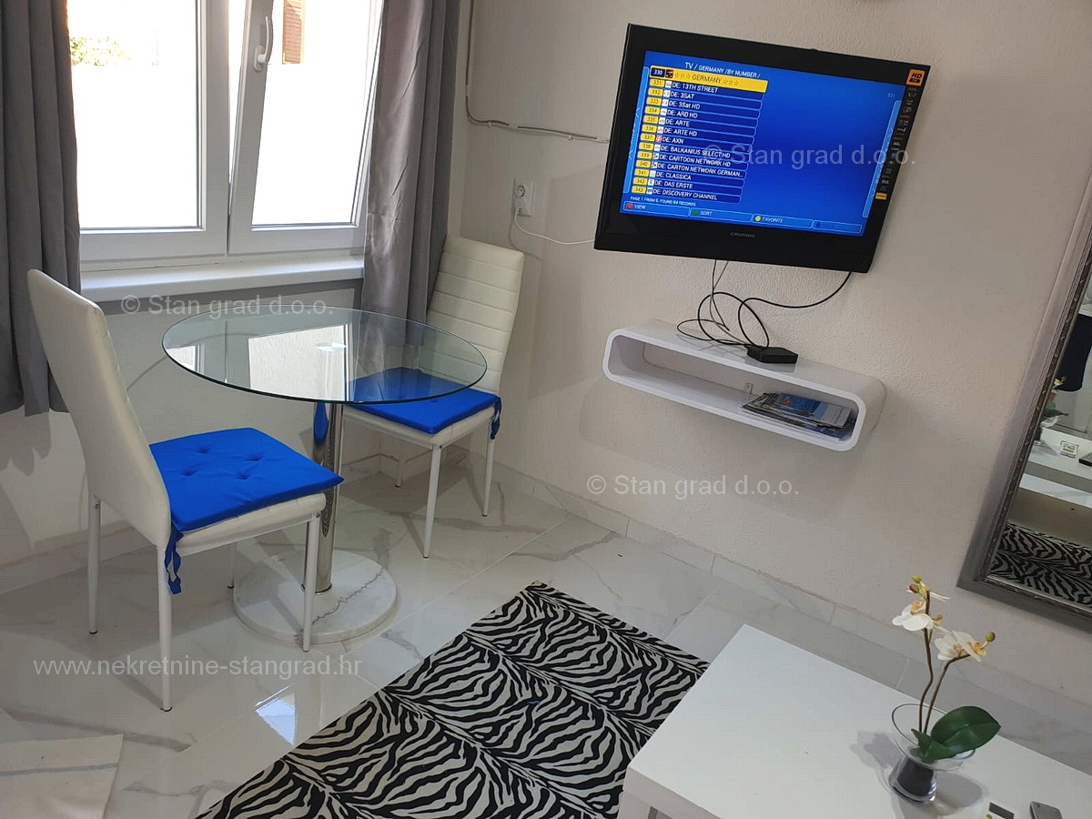 Crikvenica center, hiša z garsonjero 50 m od morja!