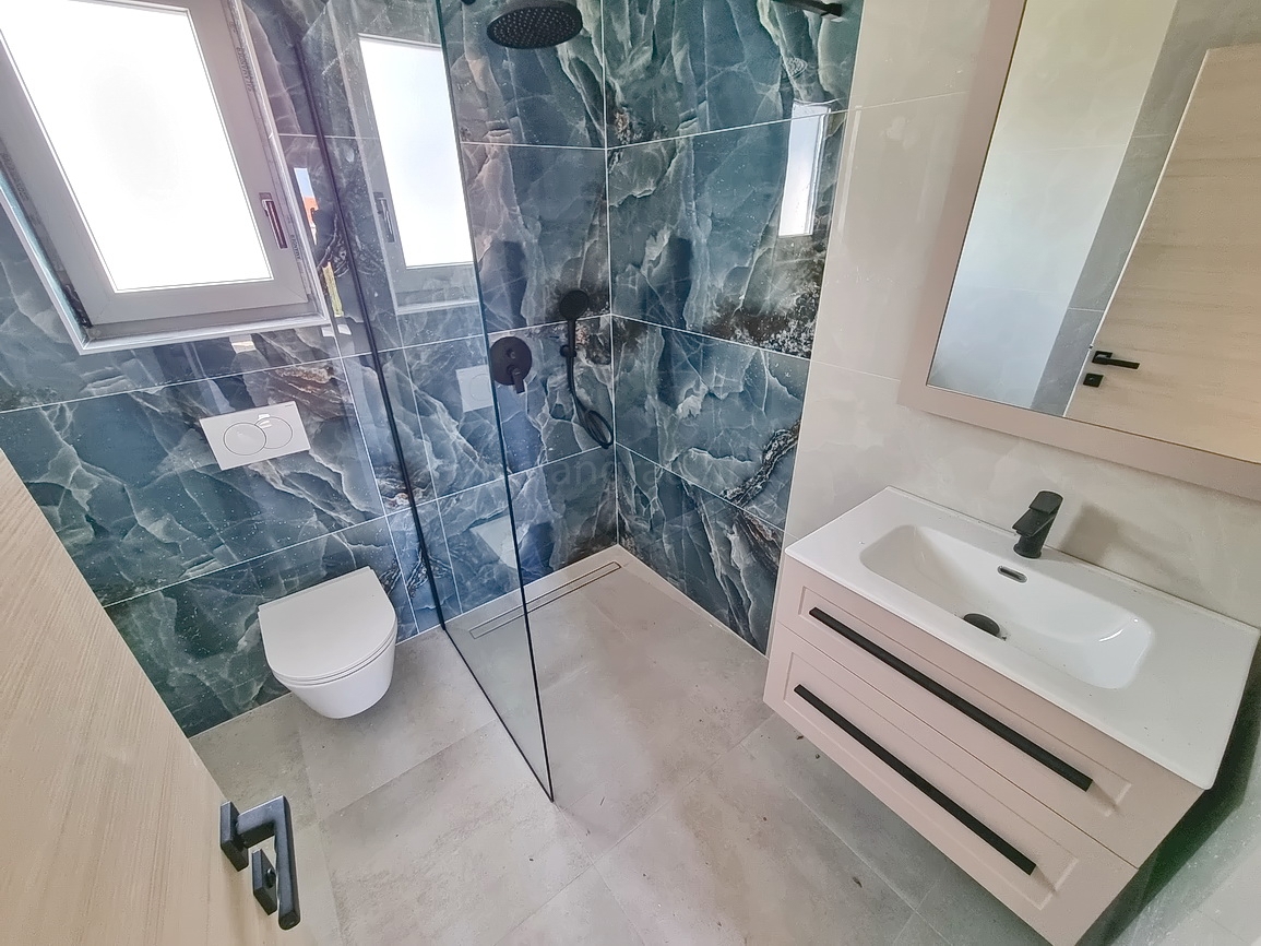 Malinska, novogradnja z bazenom in pogledom na morje!