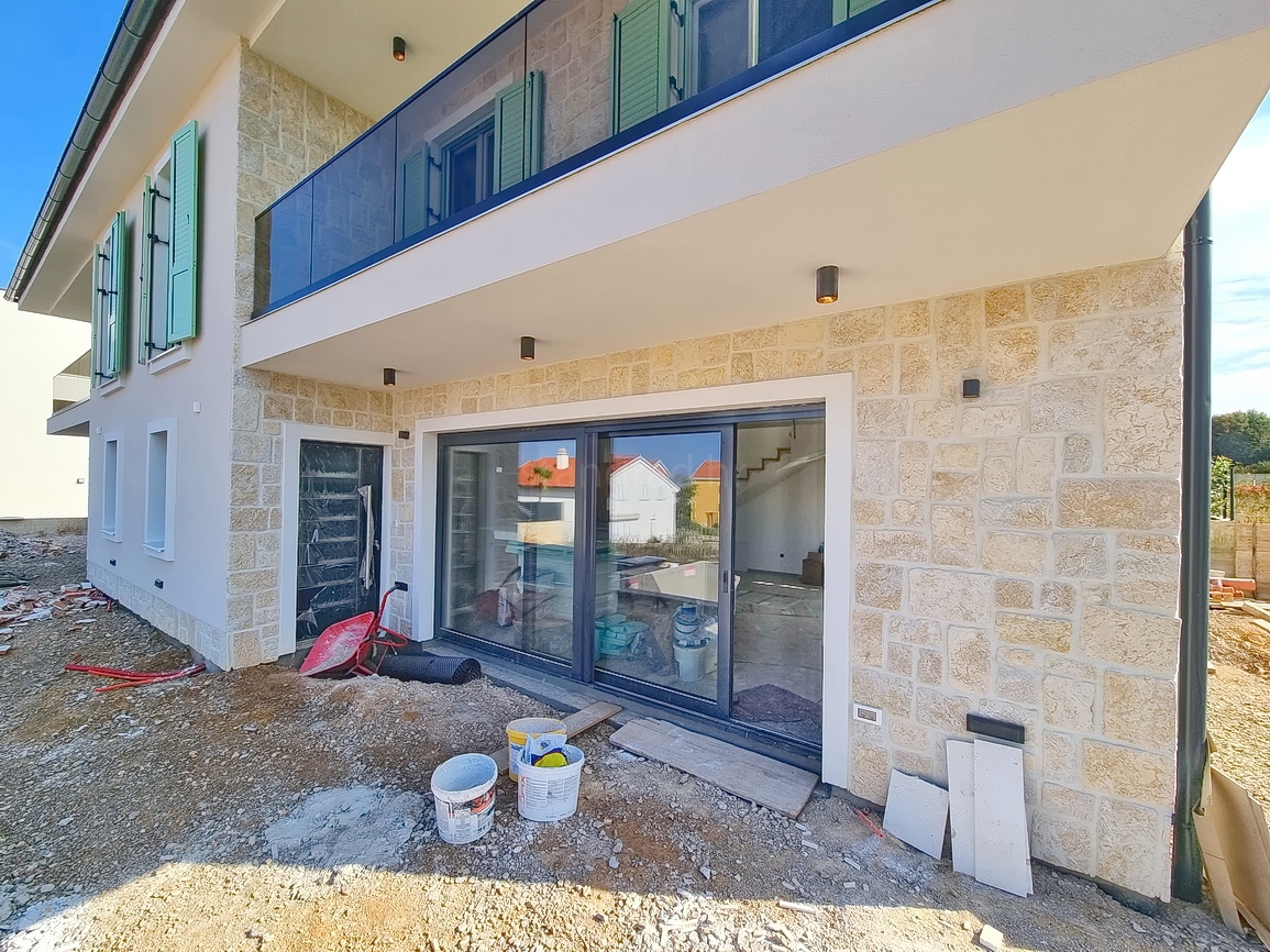 Malinska, novogradnja z bazenom in pogledom na morje!