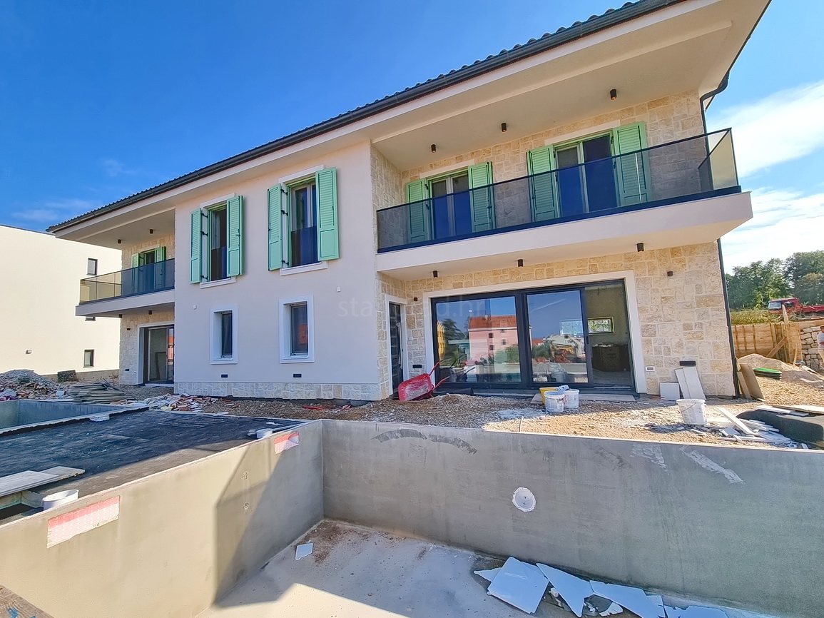 Malinska, novogradnja z bazenom in pogledom na morje!