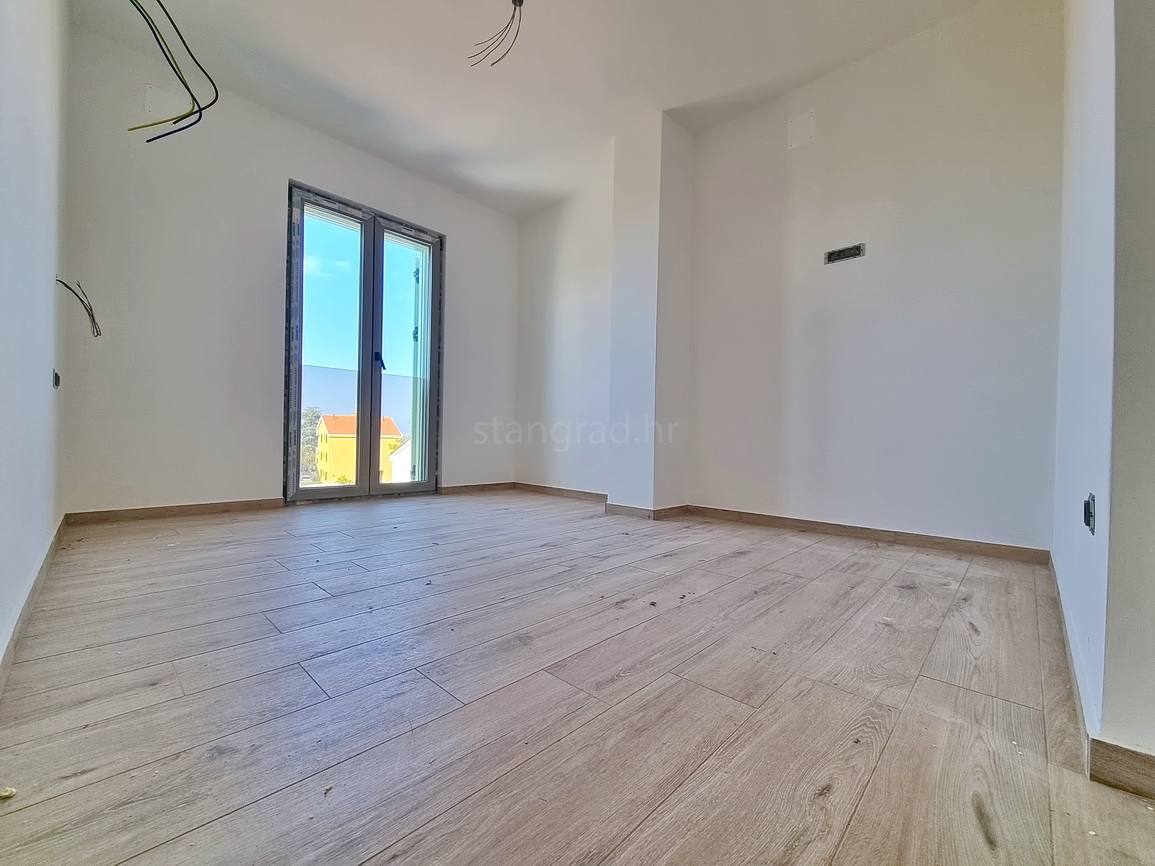 Malinska, novogradnja z bazenom in pogledom na morje!