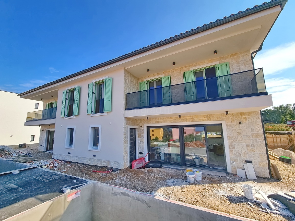 Malinska, novogradnja z bazenom in pogledom na morje!