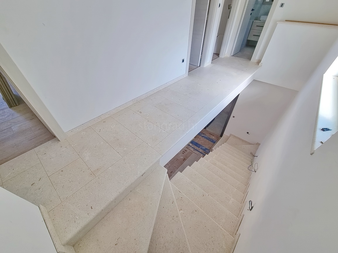 Malinska, novogradnja z bazenom in pogledom na morje!