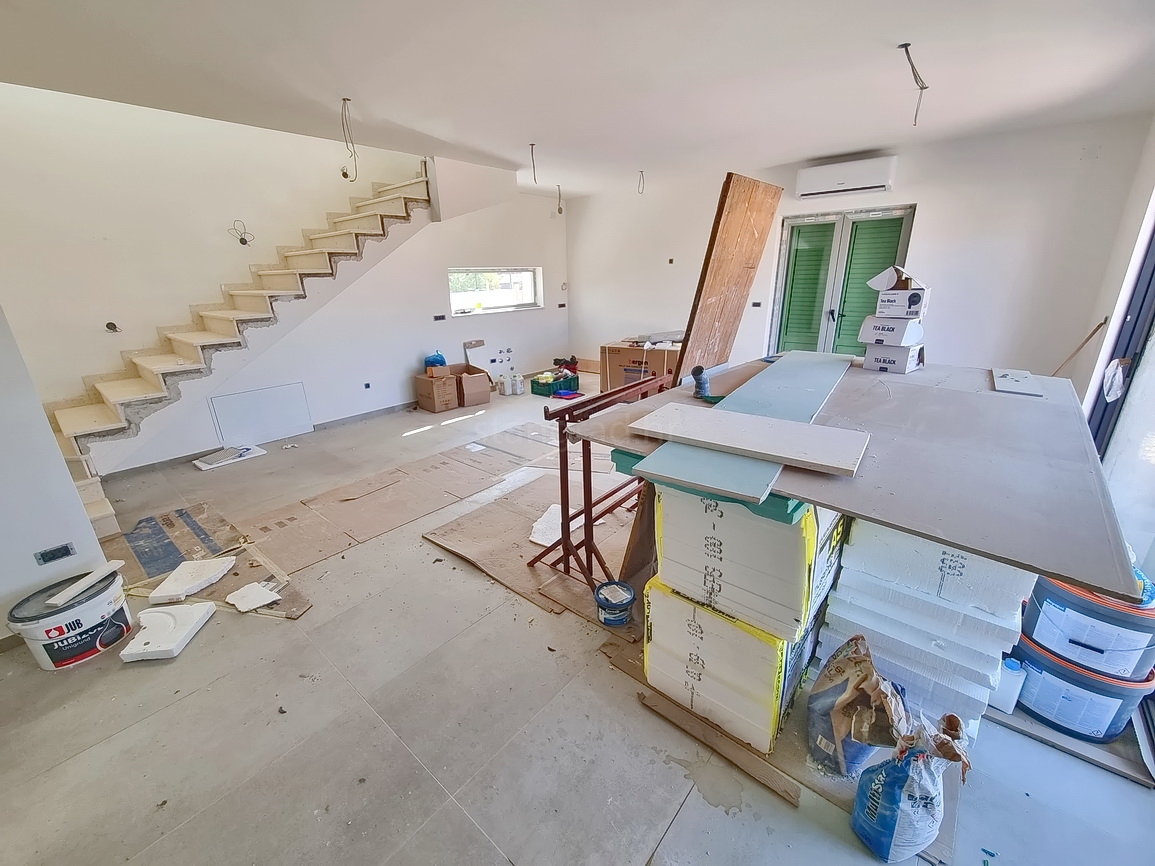 Malinska, novogradnja z bazenom in pogledom na morje!