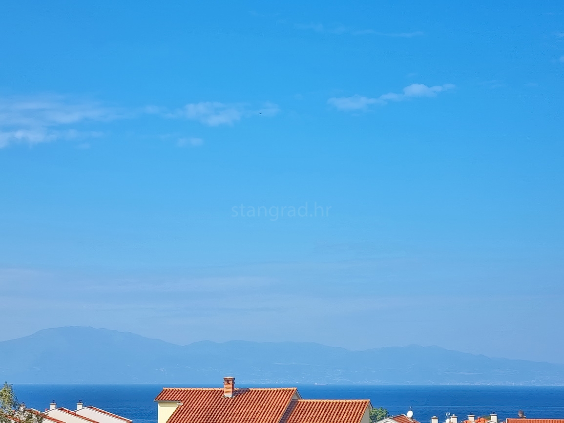 Malinska, novogradnja z bazenom in pogledom na morje!