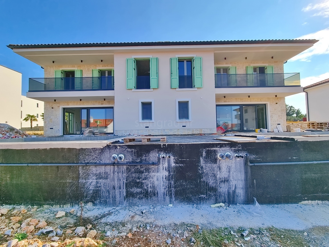 Malinska, novogradnja z bazenom in pogledom na morje!