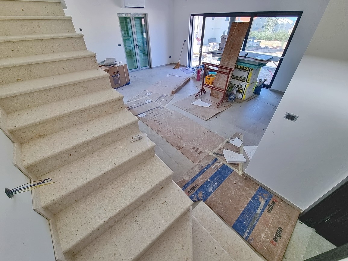 Malinska, novogradnja z bazenom in pogledom na morje!